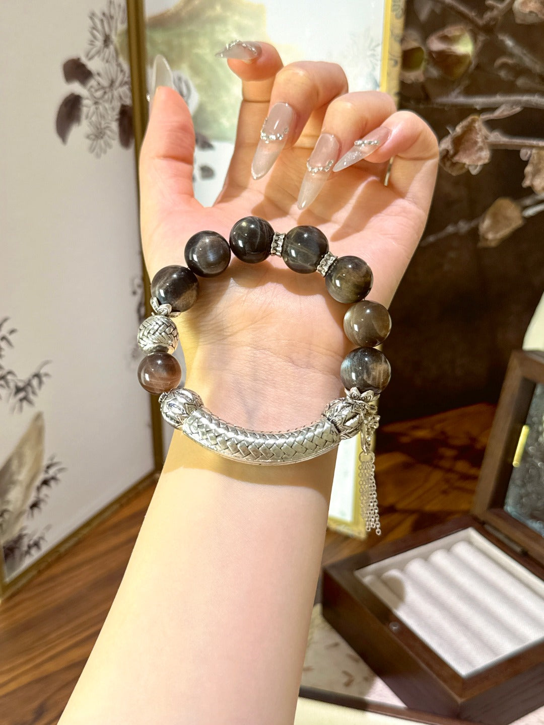 ▫️▪️ Black gold backbone bracelet